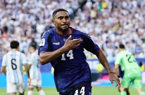 喜ぶＤ・ドゥアルテ　Ｗ杯サッカー