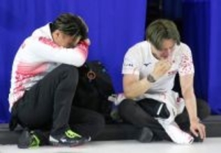 涙を流す山口ら