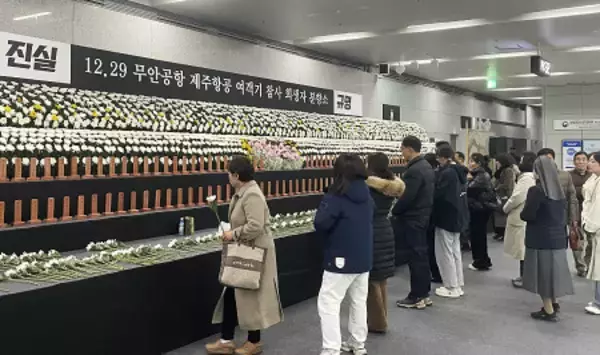 １７９人犠牲の旅客機事故から１年