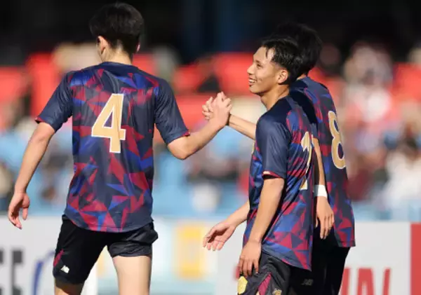 喜ぶ安田　高校サッカー