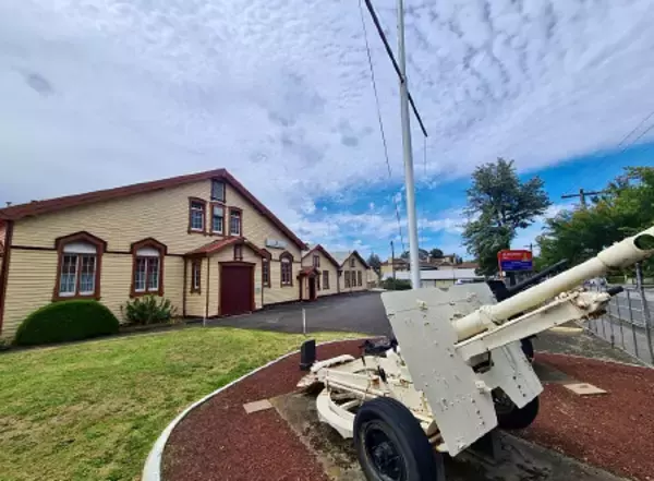 豪、国防費捻出へ軍施設売却