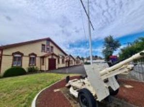 豪、国防費捻出へ軍施設売却