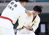 「組み合う武岡　全日本柔道」の画像1