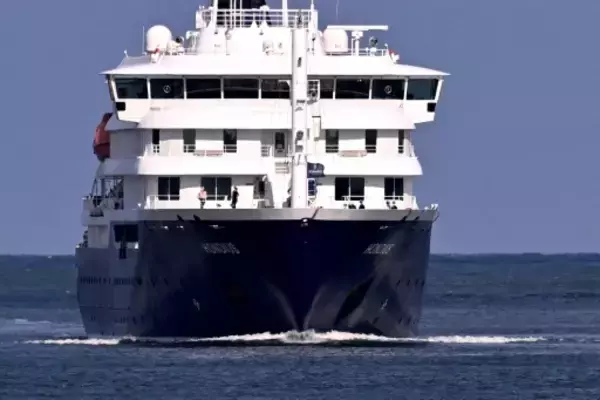 ハンタウイルス クルーズ船がロッテルダム港に到着