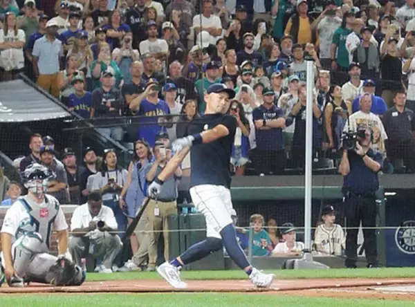 イチローさんが快音＝記念行事で本塁打競争に―米大リーグ・マリナーズ