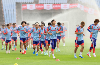 練習に臨む板倉ら　サッカー