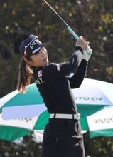 佐久間のティーショット　女子ゴルフ