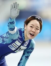 歓声に応える吉田