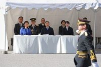 天皇ご一家、皇宮警察視閲式に＝皇居