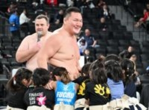 稽古をつける白鵬さん