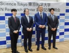記者会見の室伏氏ら