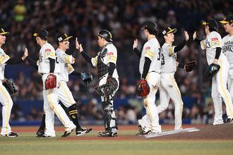 喜ぶソフトバンクナイン　プロ野球