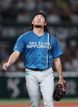 悔しそうな表情の伊藤　プロ野球