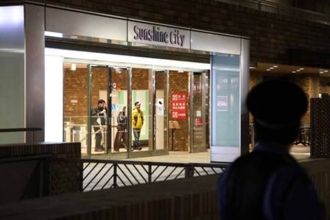 自傷で倒れるも再び襲撃＝強い殺意か、目撃者「大声出し涙」―東京・池袋の女性刺殺、警視庁