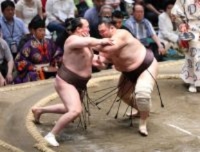 朝乃山、会心の出足＝大相撲夏場所