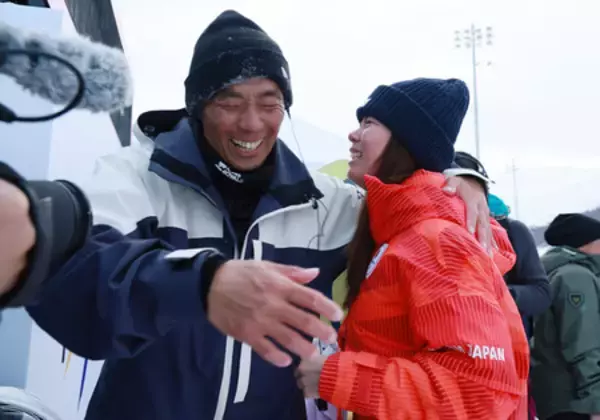 コーチと二人三脚、金に結実＝深田、会心の演技完遂―スノーボード〔ミラノ・コルティナ五輪〕