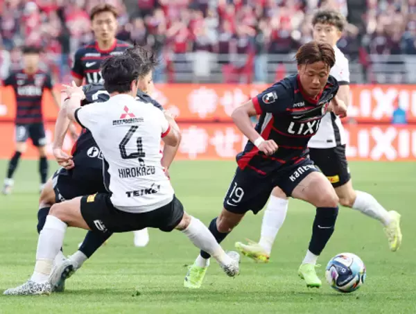 ドリブルする師岡　Ｊリーグ