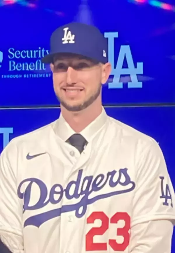 タッカーが入団会見　大リーグ