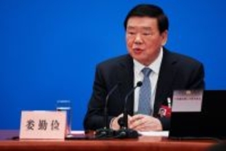 会見する全人代報道官