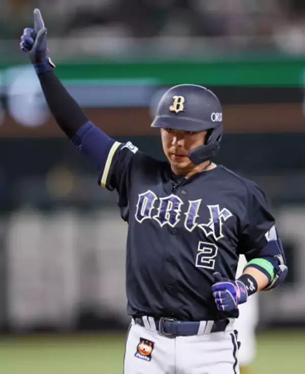 喜ぶ若月　プロ野球
