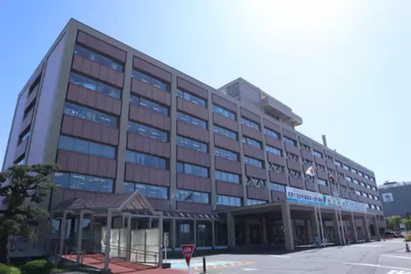 男性職員を停職６カ月＝バスローブ姿で喫煙し会見―秋田県