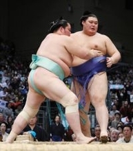 琴桜、大の里破り給金＝大相撲九州場所