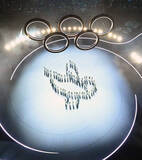 「人文字で描かれたハト　五輪」の画像1