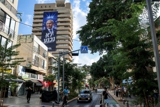 イスラエル、欧州極右に接近 元ナチスに設立された政党にも