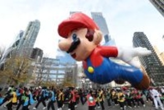 感謝祭に巨大「マリオ」
