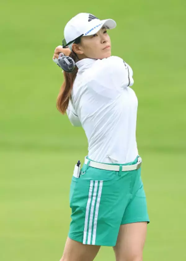 渋野日向子、１打差３位