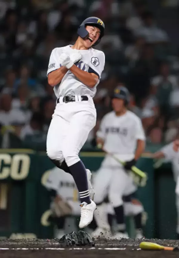 喜ぶ前野　高校野球