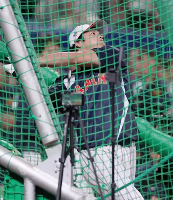 打撃練習する大谷　野球