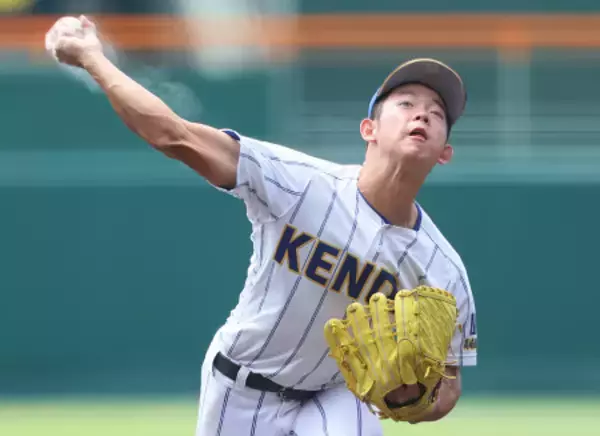 力投する佐藤　高校野球