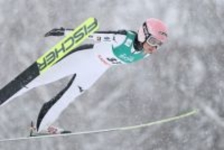 勢藤の飛躍　Ｗ杯ジャンプ女子