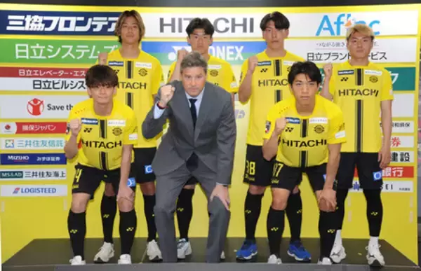 ロドリゲス監督「早く融合を」＝Ｊ１柏が新体制発表