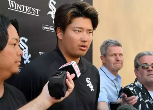 取材に応じる村上　大リーグ