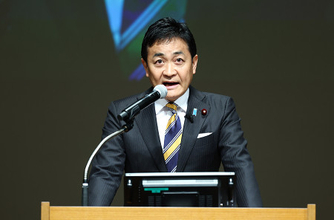 あいさつする玉木代表