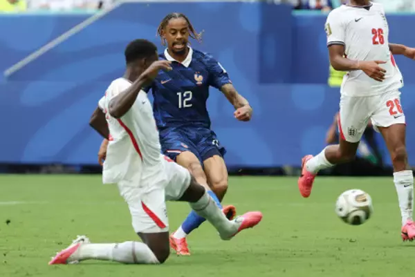 ゴールを決めるバルコラ　Ｗ杯サッカー