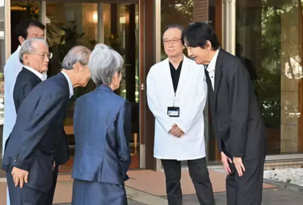 秋篠宮さま、熊本２病院視察＝医療従事者ねぎらう