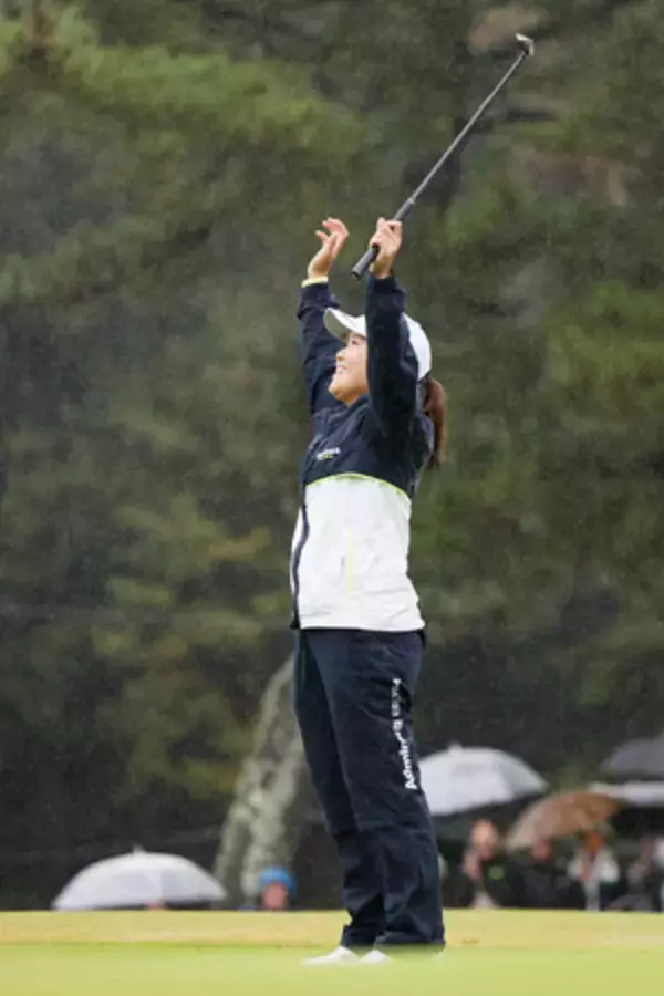 万感のパットに涙＝畑岡、雨中で復活示す―ＴＯＴＯ女子ゴルフ