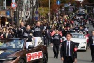 ソフトバンクが優勝パレード＝沿道に２９万人―プロ野球