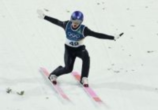 着地する小林陵　五輪