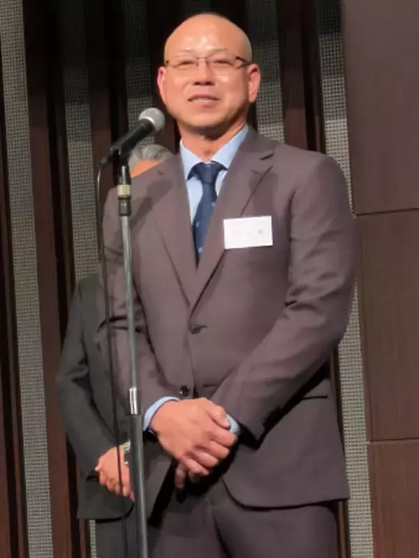 あいさつする町田さん