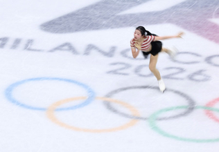 演技する中井　五輪