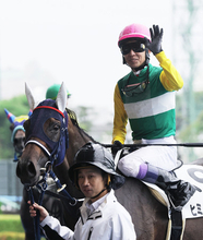 笑顔の武豊騎手