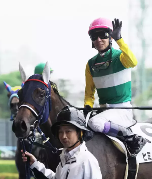 笑顔の武豊騎手