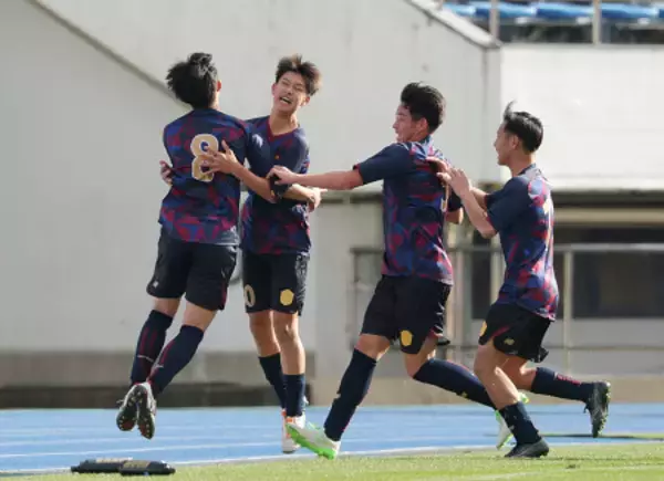 喜ぶ笹　高校サッカー