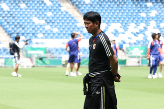 試合会場を確認する森保監督　