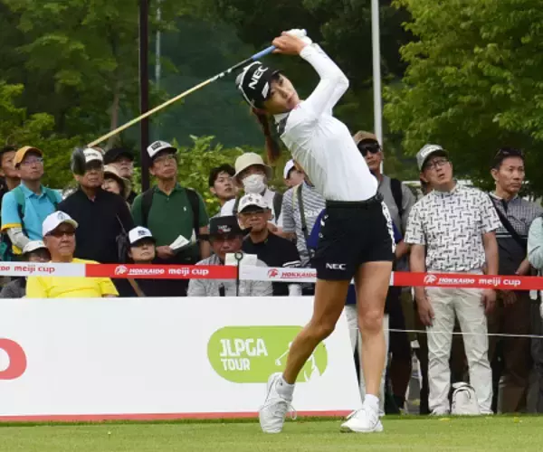 安田と吉沢が首位浮上　女子ゴルフ