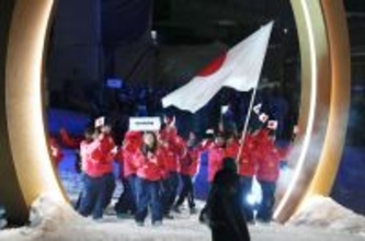 入場行進する日本の選手ら　五輪